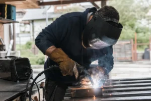 Varjenje brez plina s polnjeno žico FLUX